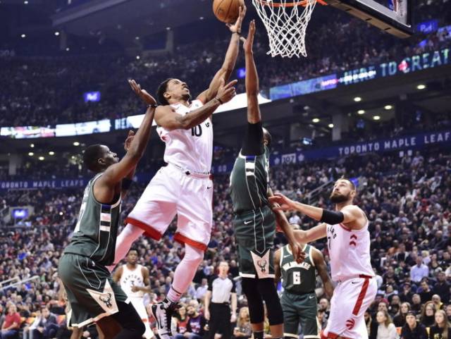 [图]NBA常规赛：快船132-119骑士 莱昂纳德33+7.