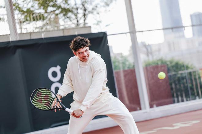 决赛15投全中，总计87中82！张子宇率队无悬念夺冠中新体坛.