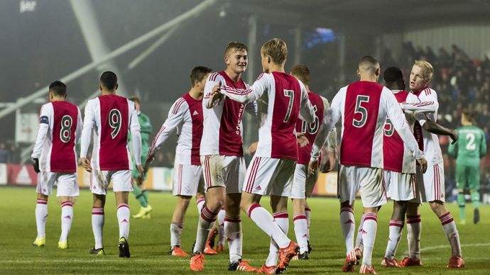 体育欧冠：赛季首败 拜仁慕尼黑队0-1阿斯顿维拉队