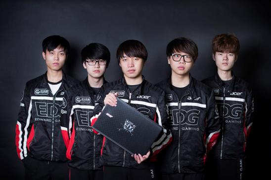 目光再次聚 目光再次聚